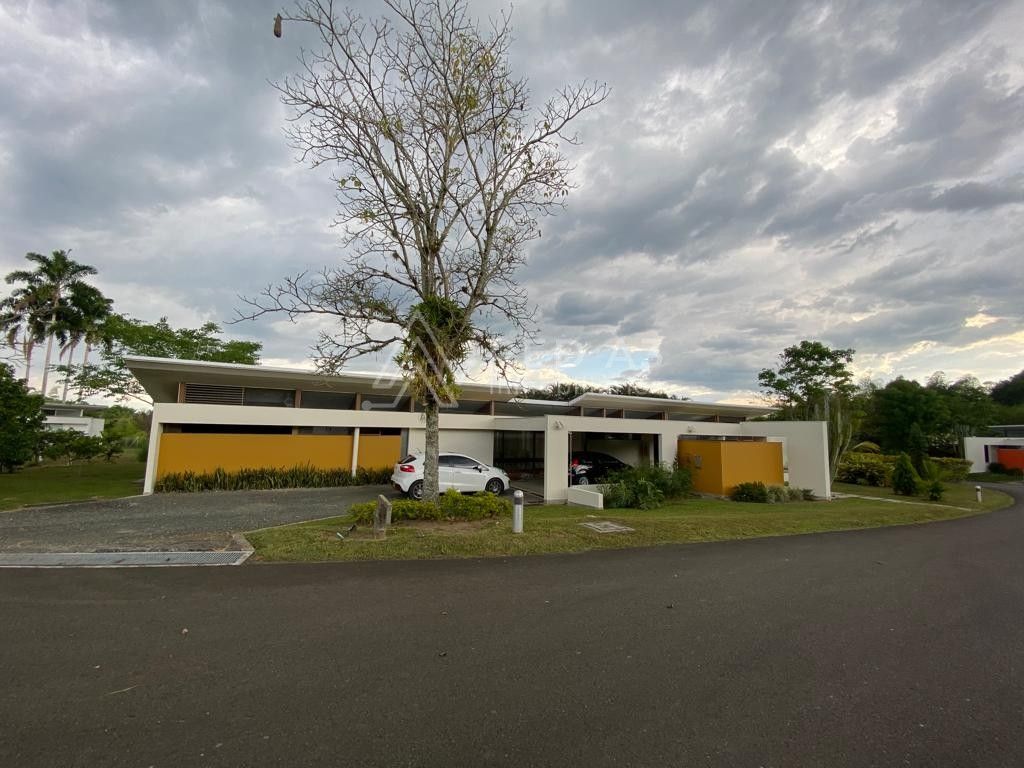 Casa en arriendo Risaralda Pereira Pereira 340 m2 Habitaciones 5 Baños 7 Garajes 5 Precio $12440000