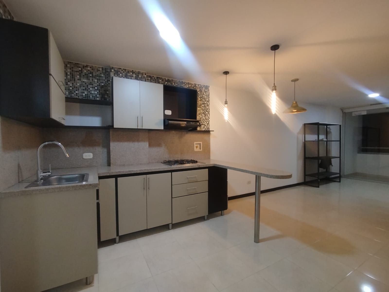 Apartamento en arriendo Risaralda Pereira Los Alpes 70 m2 Habitaciones 1 Baños 2 Garajes 1 Precio $2300000