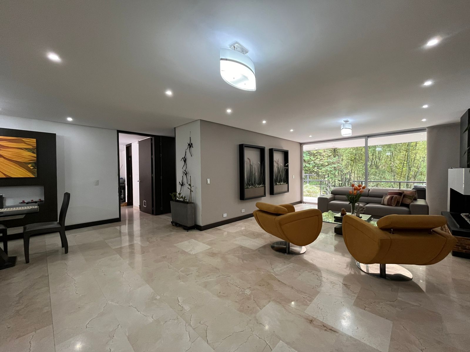 Casa en venta Antioquia Envigado El Chinguí 326 m2 Habitaciones 4 Baños 5 Garajes 6 Precio $2830000000