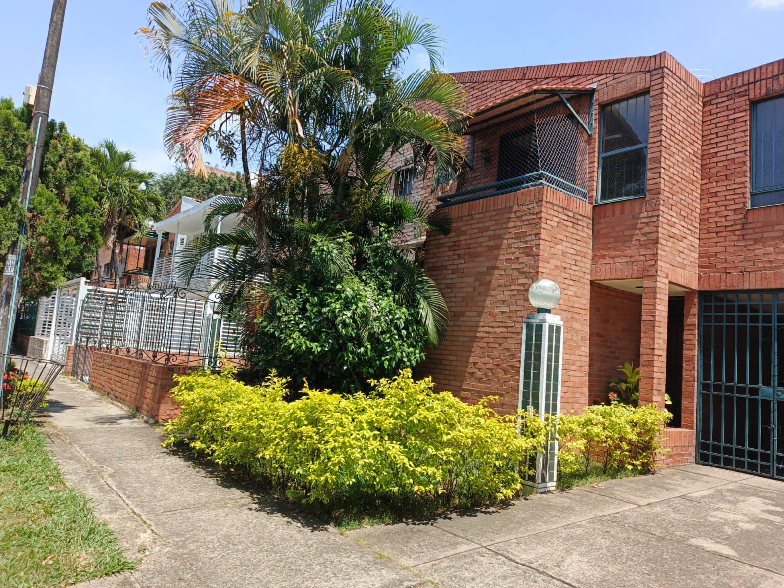 Casa en venta Valle Del Cauca Cali La Independencia 260 m2 Habitaciones 4 Baños 2 Garajes 2 Precio $610000000