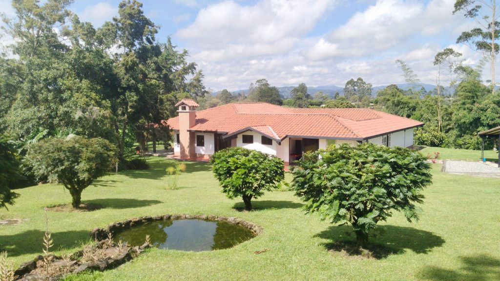 Finca en venta Antioquia El Carmen De Viboral El Centro 420 m2 Habitaciones 4 Baños 5 Garajes 2 Precio $2000000000