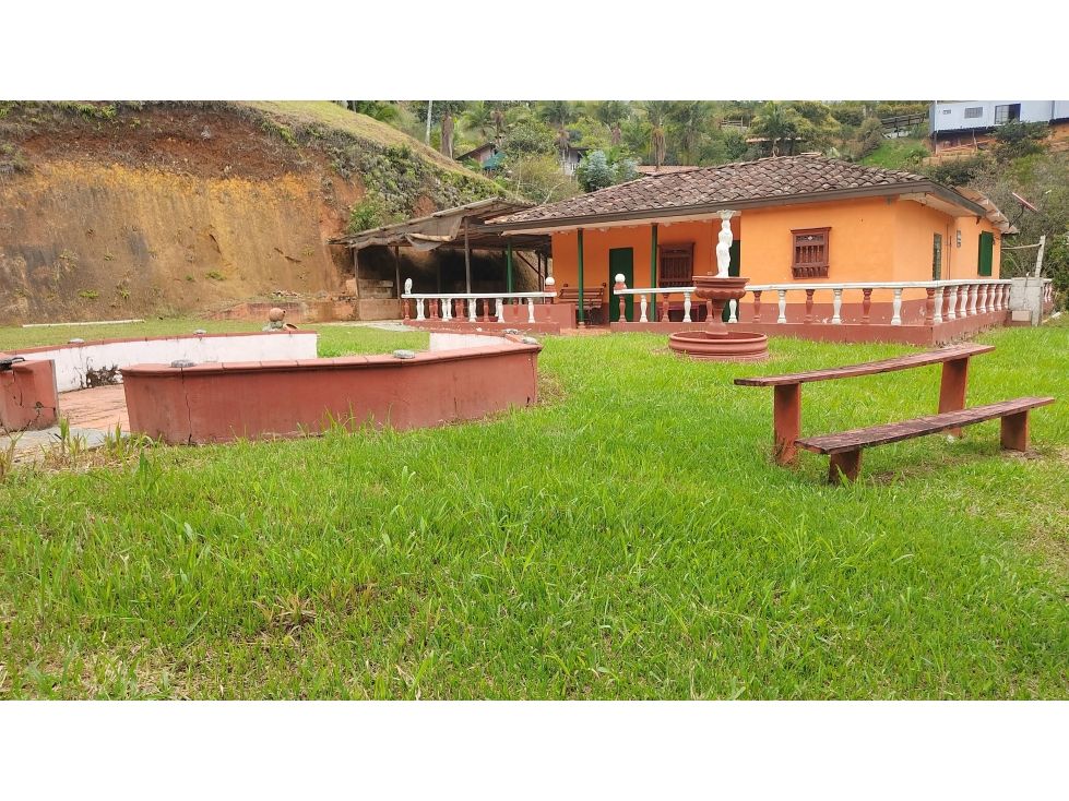 Finca en venta Antioquia Rionegro Rionegro 100 m2 Habitaciones 2 Baños 2 Garajes 2 Precio $700000000