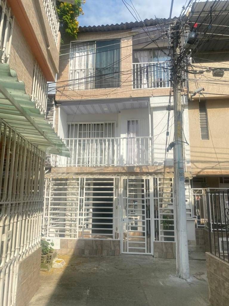 Casa en arriendo Valle Del Cauca Cali Paseo De Los Almendros 90 m2 Habitaciones 3 Baños 1 Garajes 0 Precio $1150000