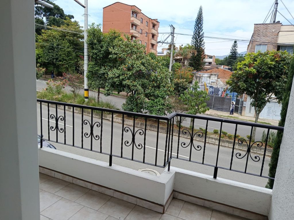 Casa en arriendo Antioquia Envigado Zona Centro 190 m2 Habitaciones 5 Baños 3 Garajes 0 Precio $4500000