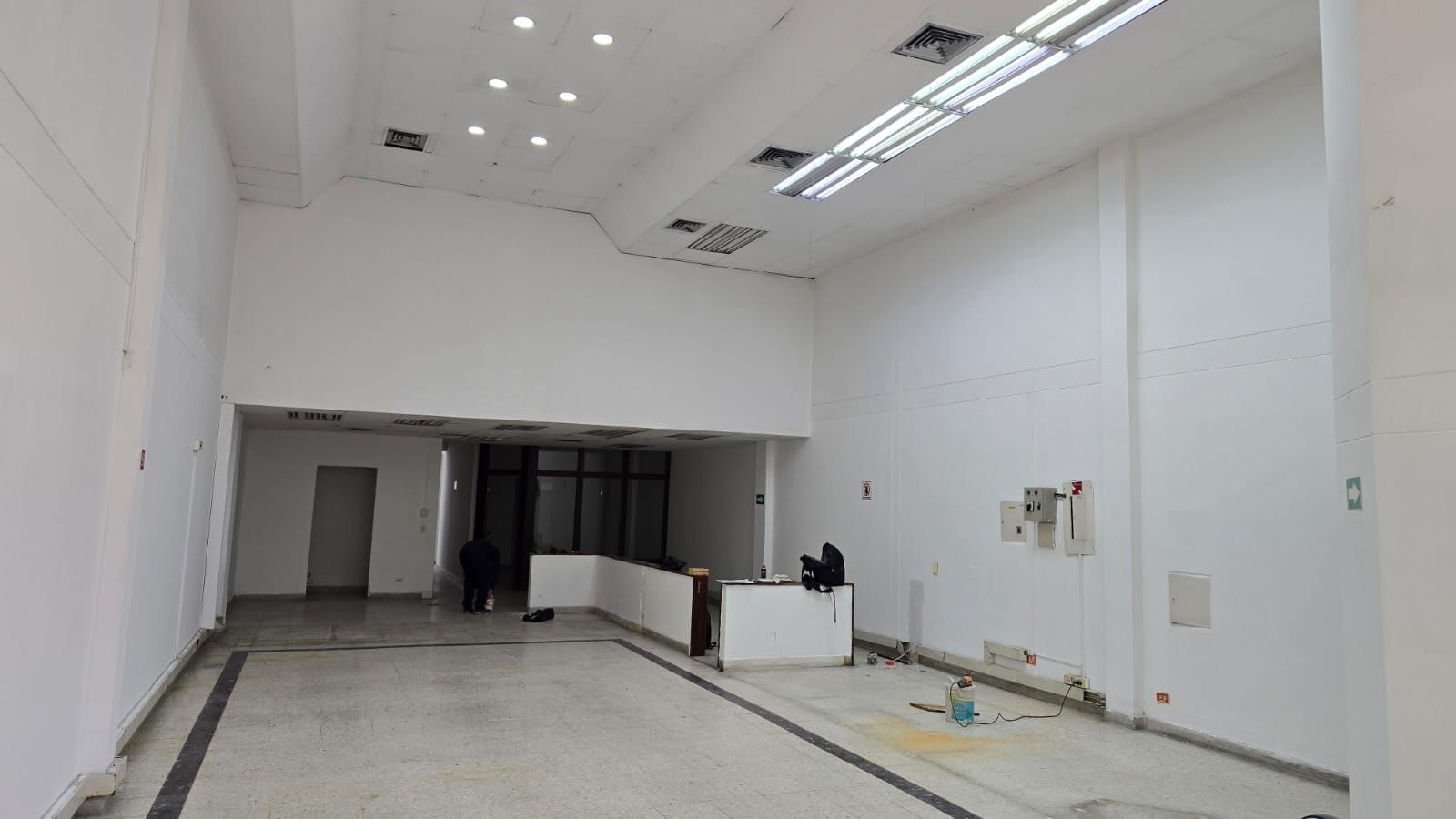 Local en arriendo Antioquia Medellín La Candelaria 350 m2 Habitaciones 0 Baños 4 Garajes 0 Precio $22000000