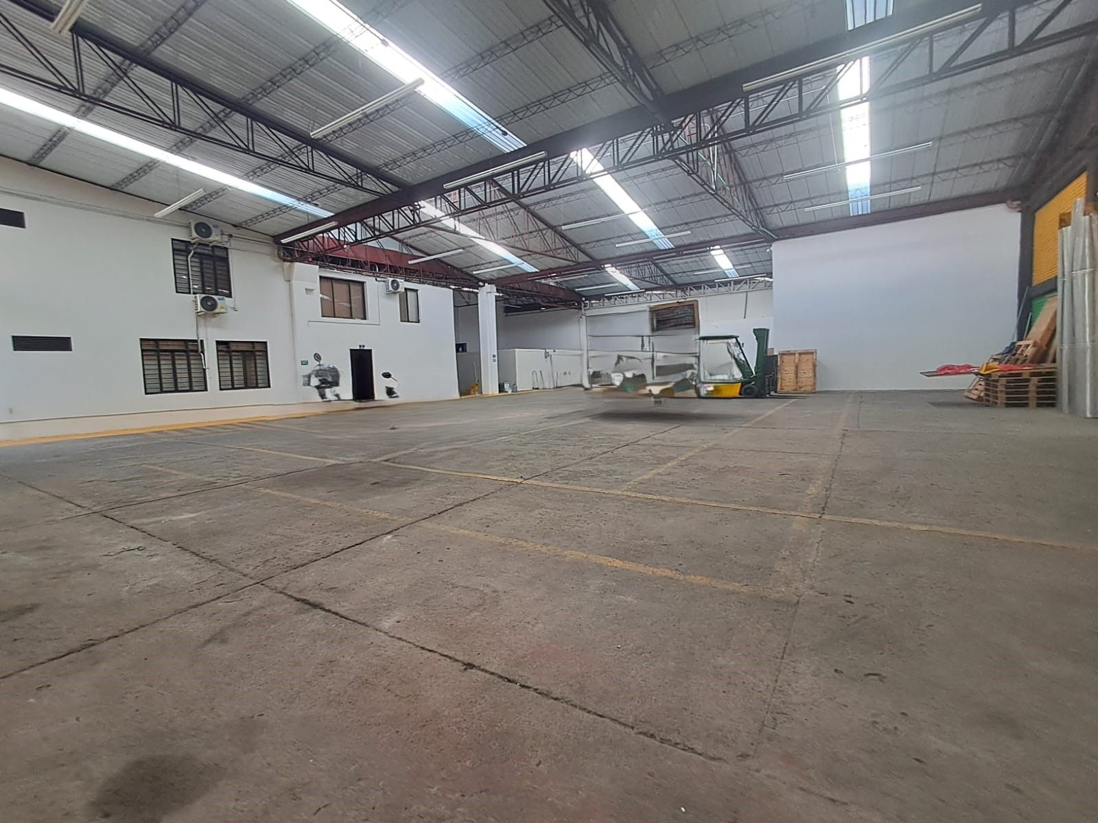 Bodega en arriendo Risaralda Dosquebradas La Macarena 1200 m2 Habitaciones 0 Baños 5 Garajes 4 Precio $30000000