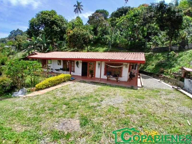 Casa en venta Antioquia Copacabana Simon Bolivar Sb centro 1300 m2 Habitaciones 3 Baños 3 Garajes 0 Precio $550000000