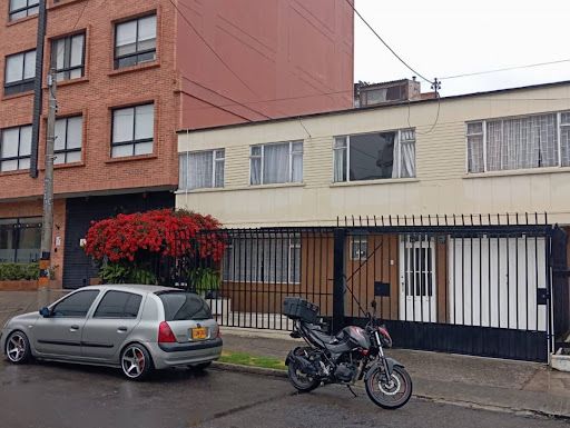 Casa en arriendo Cundinamarca Bogotá Santa Barbara Oriental 150 m2 Habitaciones 5 Baños 5 Garajes 3 Precio $9500000