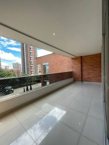 Apartamento en arriendo Antioquia Medellín El Tesoro 125 m2 Habitaciones 3 Baños 2 Garajes 2 Precio $6300000