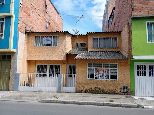Casa en venta Cundinamarca Bogotá La Cabaña 240 m2 Habitaciones 6 Baños 4 Garajes 1 Precio $390000000