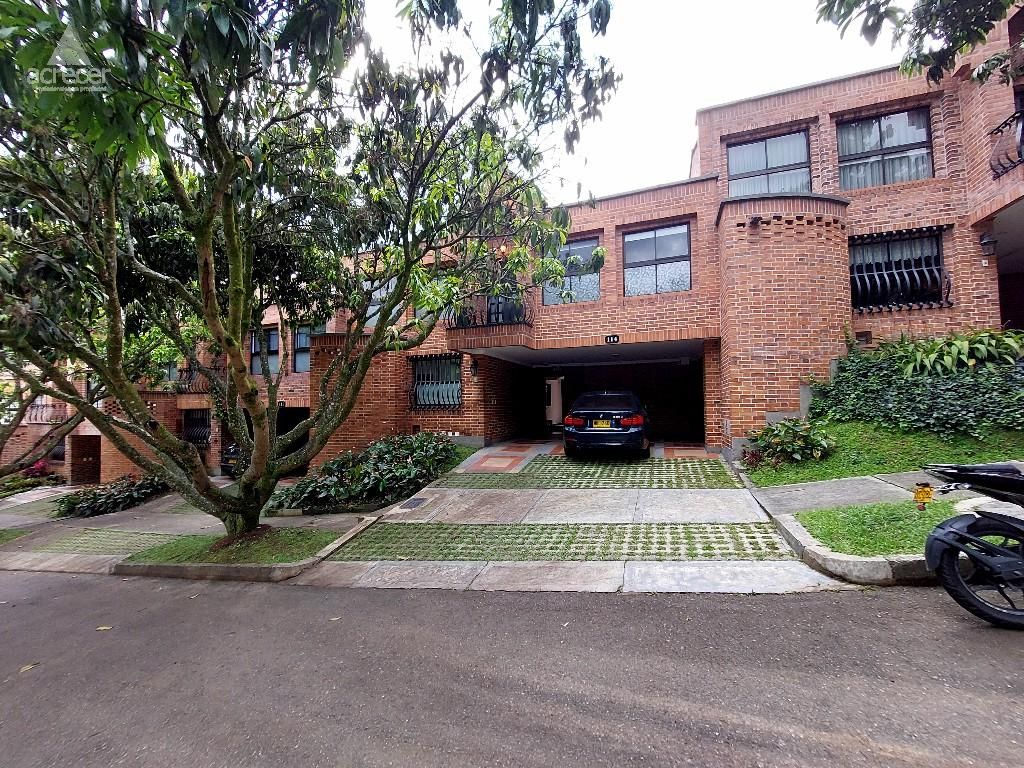 Casa en arriendo Antioquia Envigado Zúñiga 250 m2 Habitaciones 4 Baños 5 Garajes 2 Precio $9500000