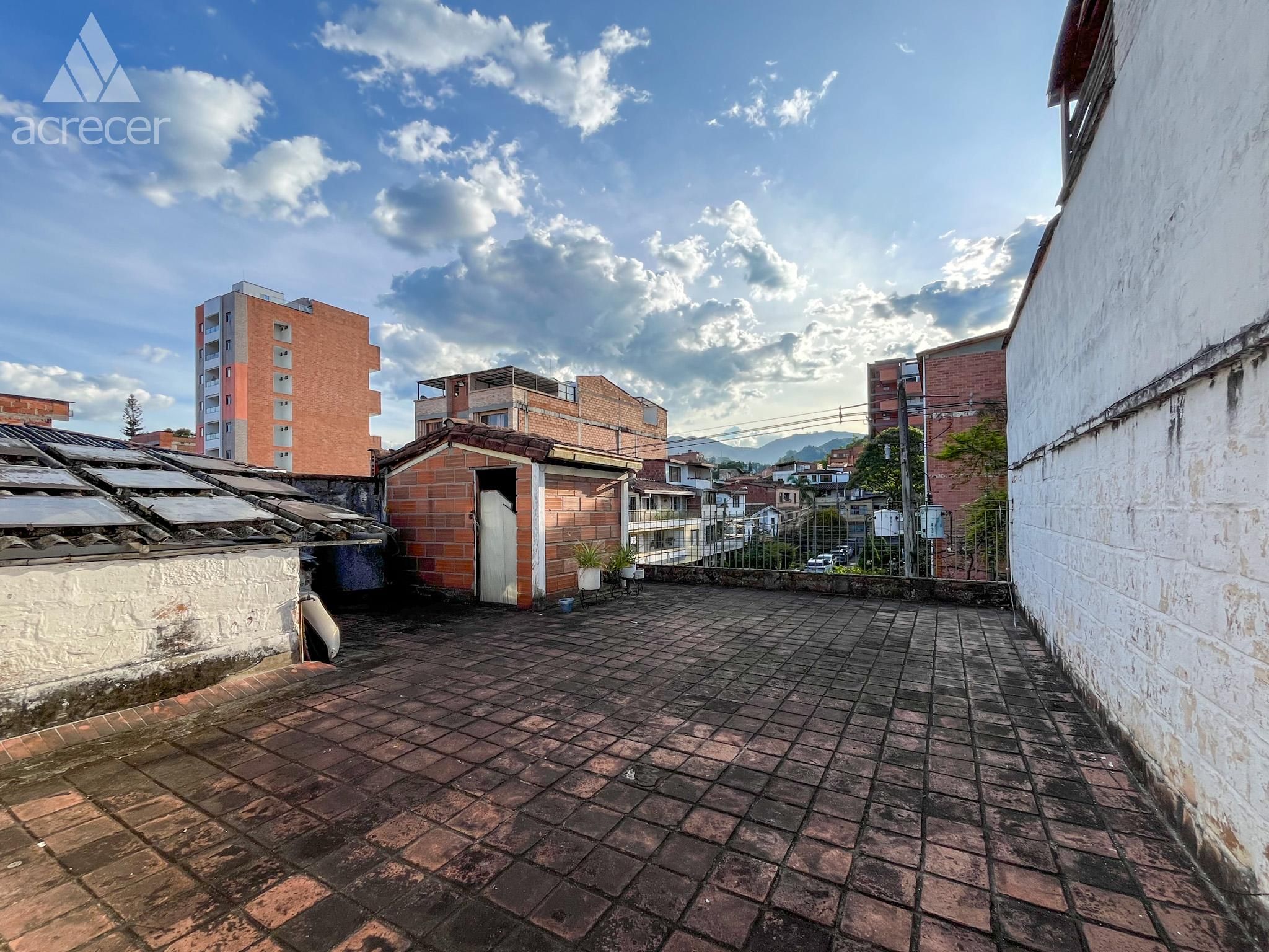 Casa en venta Antioquia Medellín Rosales 325 m2 Habitaciones 8 Baños 4 Garajes 1 Precio $1300000000