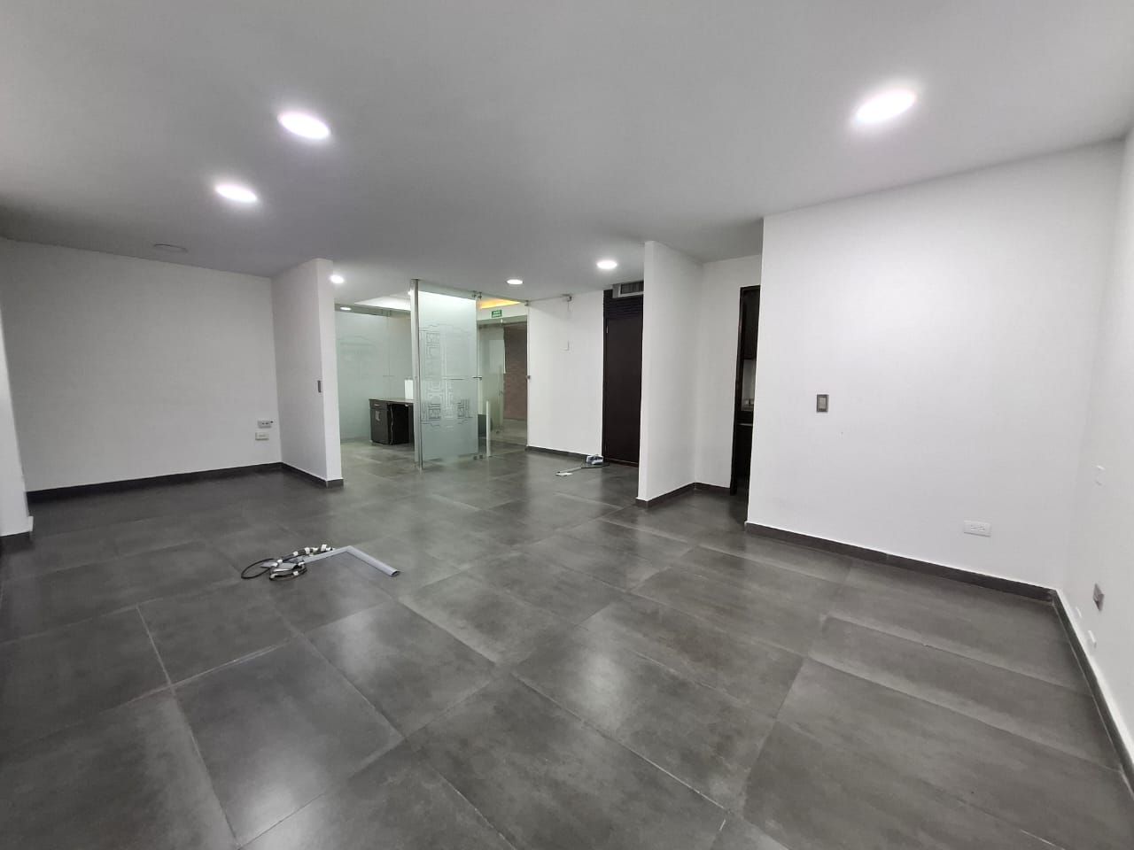 Oficina en arriendo Antioquia Itagüí Ditaires 155 m2 Habitaciones 0 Baños 2 Garajes 3 Precio $8000000