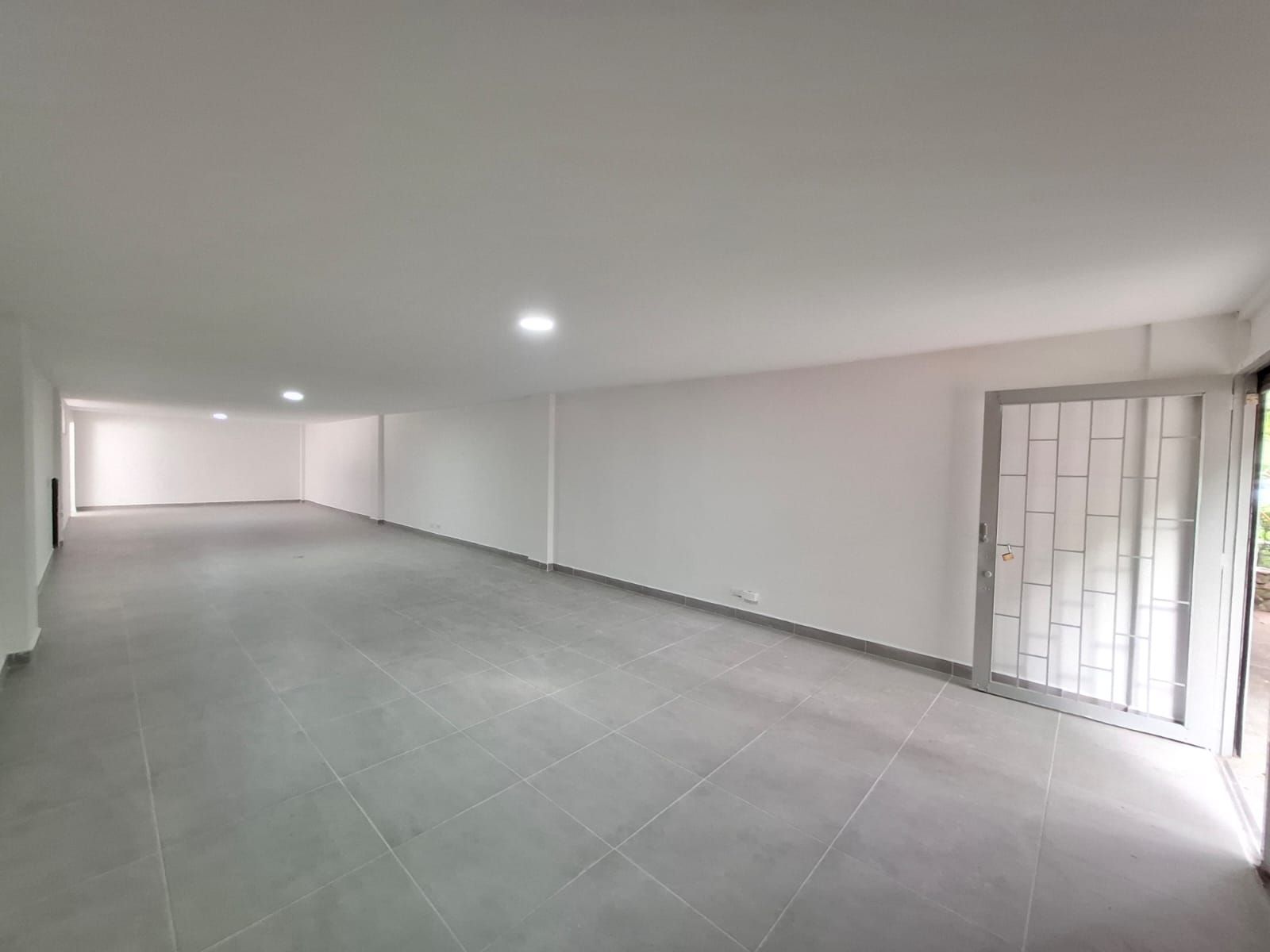 Local en arriendo Antioquia Medellín Manila 120 m2 Habitaciones 0 Baños 1 Garajes 0 Precio $10000000