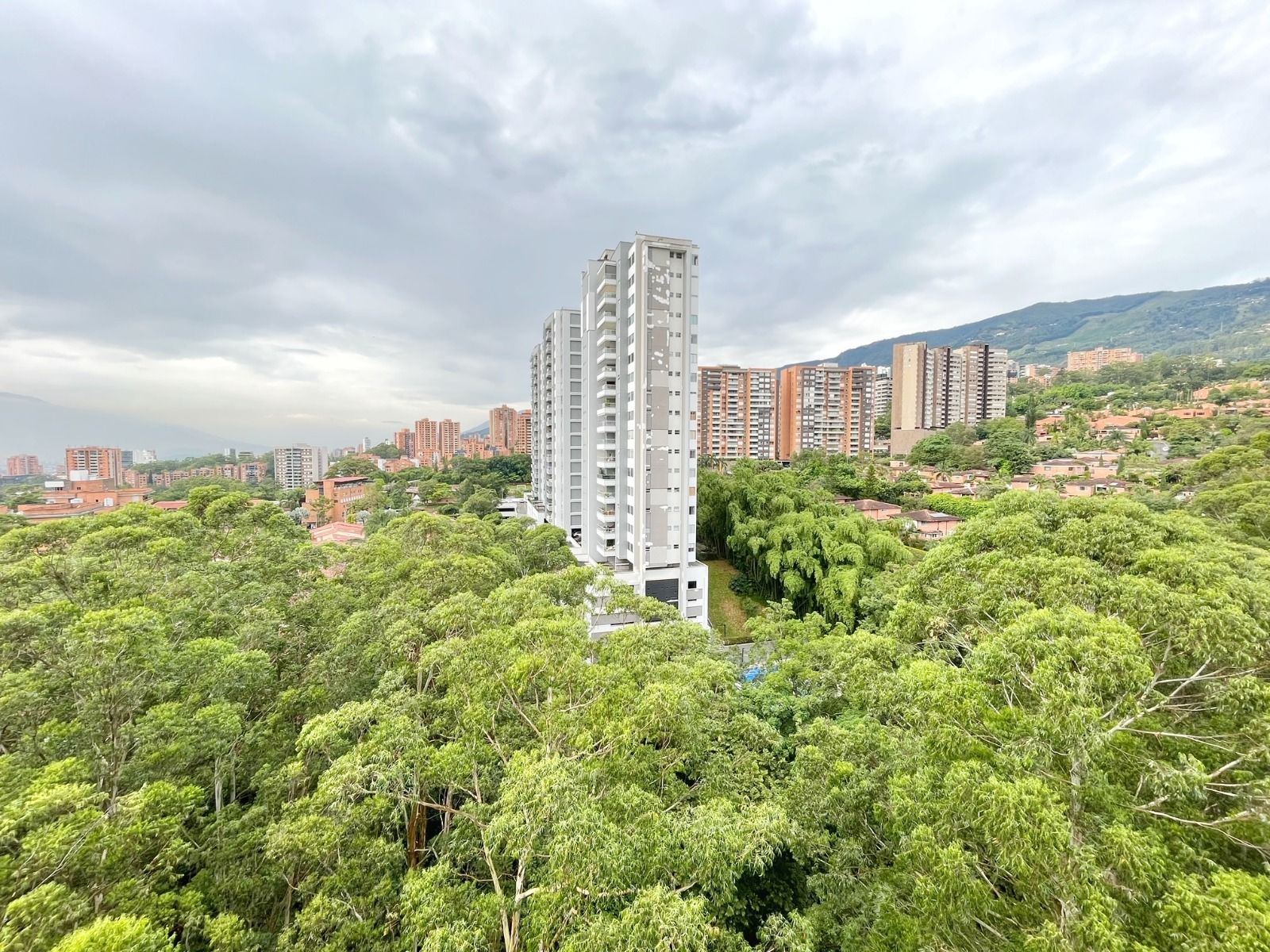 Suite en arriendo o venta Antioquia Envigado El Esmeraldal 88 m2 Habitaciones 2 Baños 2 Garajes 0 Precio venta $750000000 Precio arriendo $4400000
