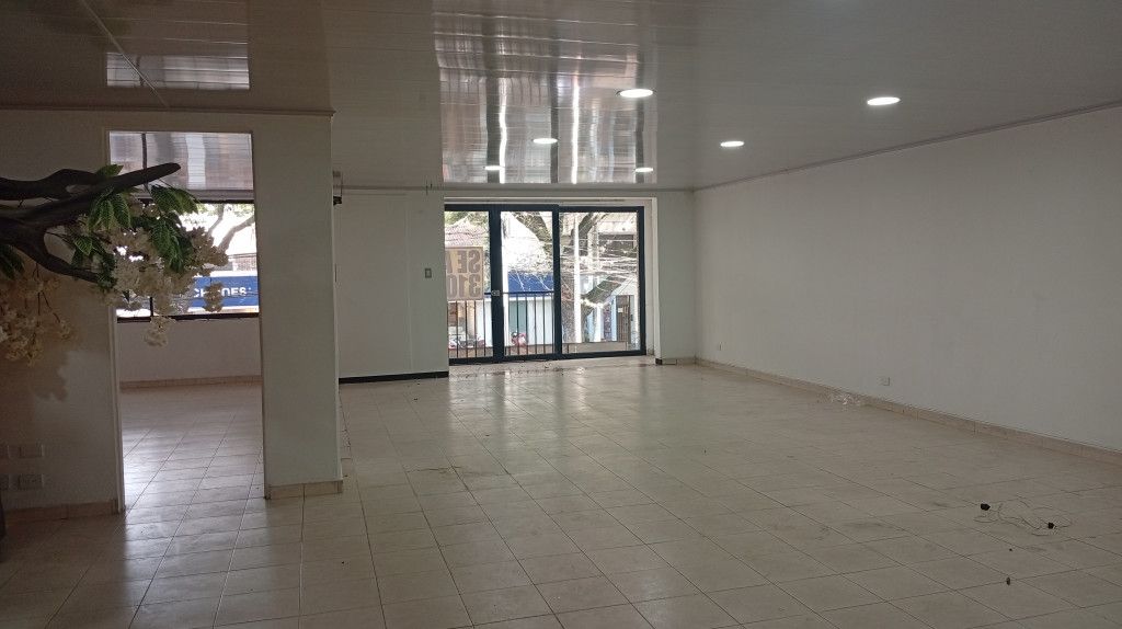 Local en arriendo Valle Del Cauca Cali Chipichape 260 m2 Habitaciones 0 Baños 4 Garajes 0 Precio $3500000