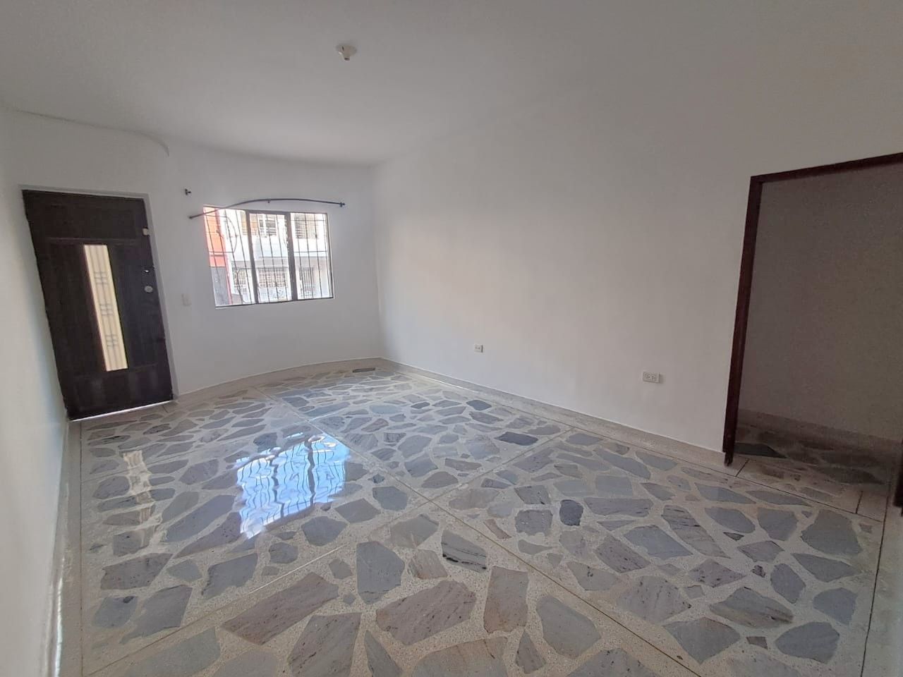 Casa en arriendo Antioquia Medellín Miravalle 160 m2 Habitaciones 3 Baños 2 Garajes 1 Precio $3450000