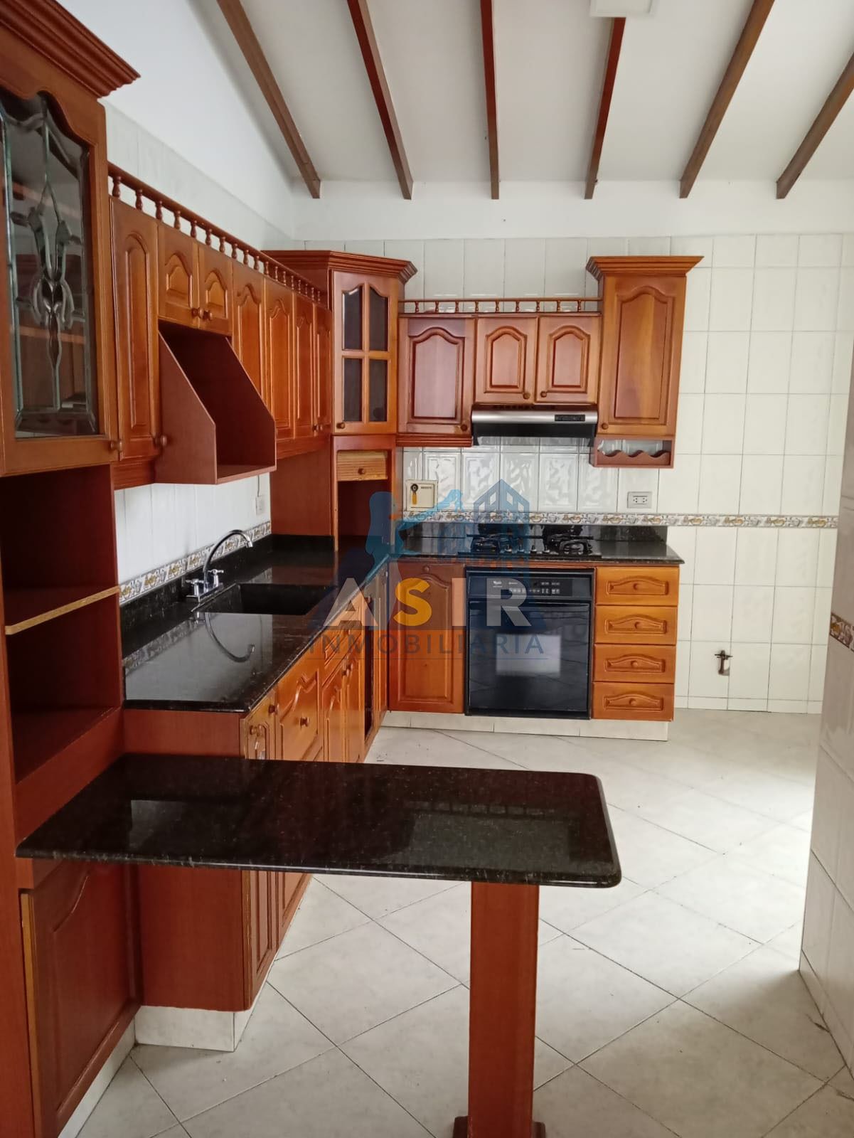 Casa en arriendo Antioquia Medellín Bolivariana 300 m2 Habitaciones 4 Baños 4 Garajes 2 Precio $10000000