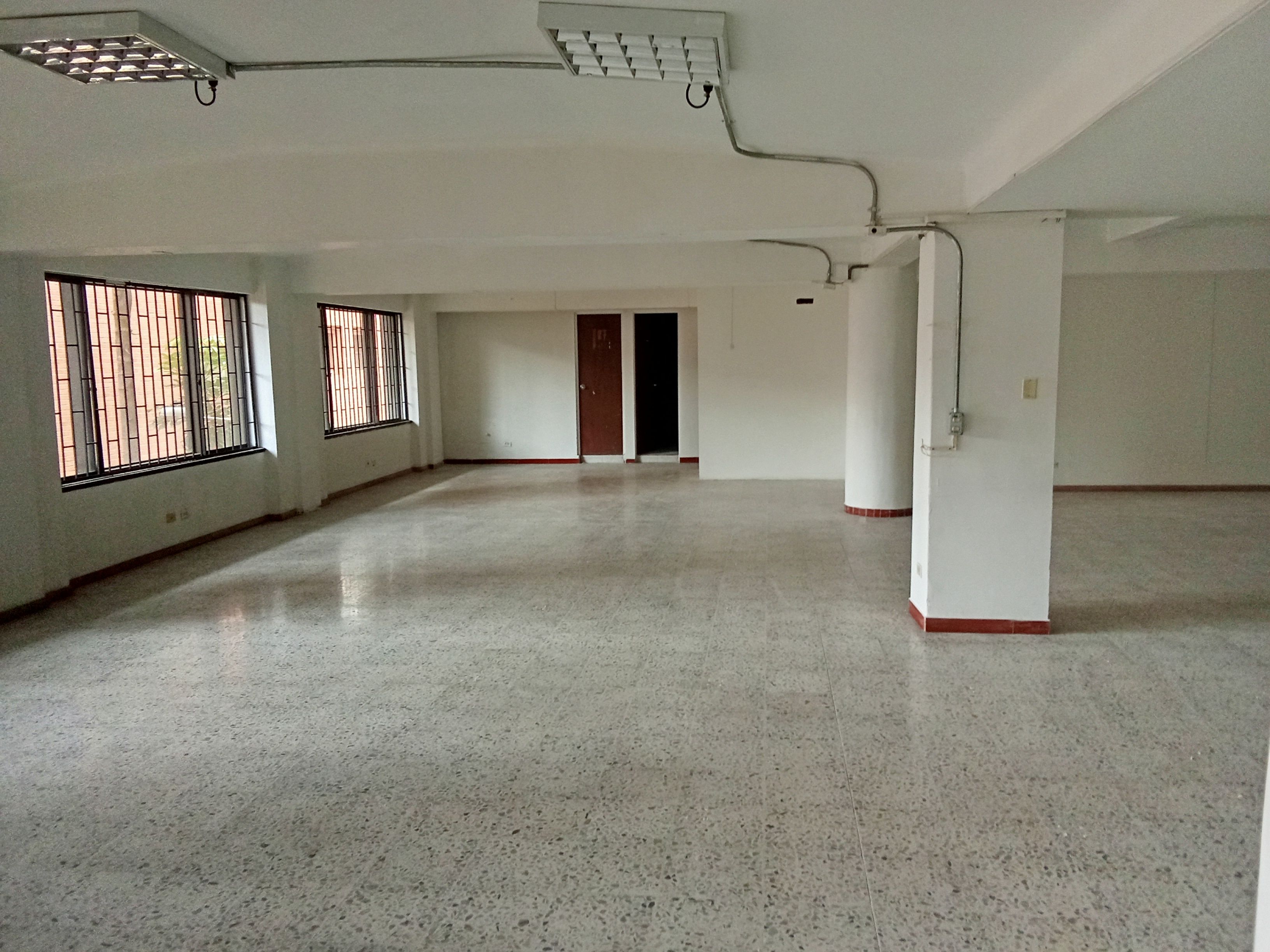 Local Comercial en arriendo Antioquia Medellín La Candelaria 382 m2 Habitaciones 0 Baños 2 Garajes 0 Precio $10000000