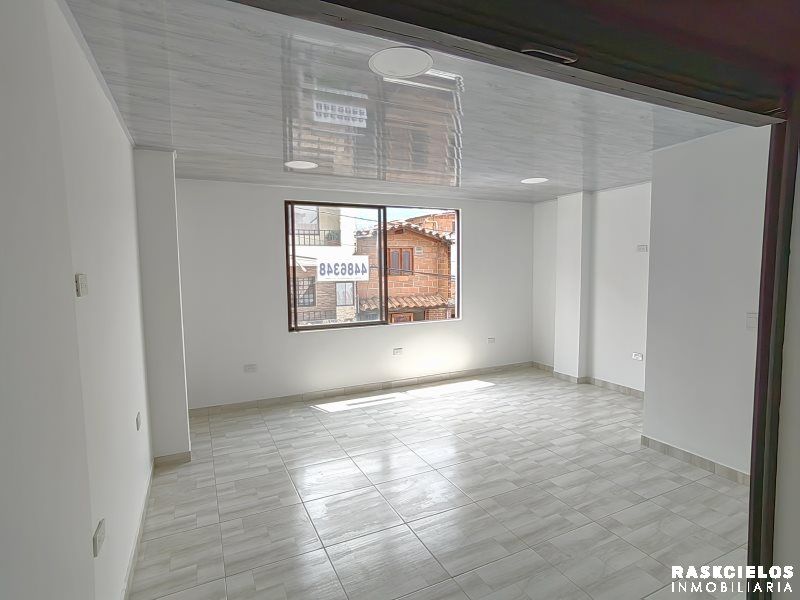 Local en arriendo Antioquia Medellín El Pinal 30 m2 Habitaciones 0 Baños 1 Garajes 0 Precio $2500000
