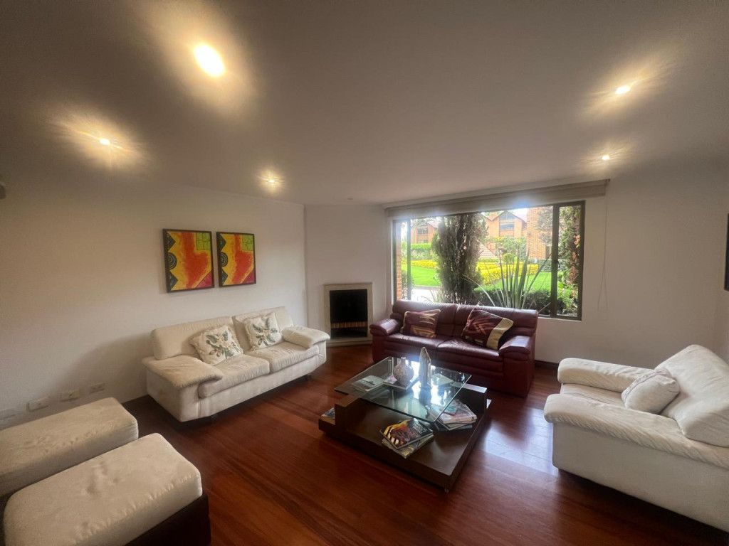 Casa en venta Cundinamarca Chía Cr Asturias De Santillana 270 m2 Habitaciones 3 Baños 3 Garajes 2 Precio $890000000