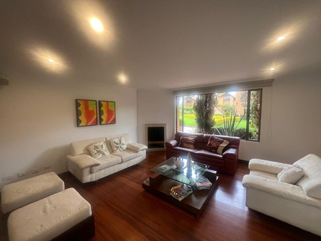 Casa en arriendo Cundinamarca Chía Cr Asturias De Santillana 270 m2 Habitaciones 3 Baños 3 Garajes 2 Precio $5200000