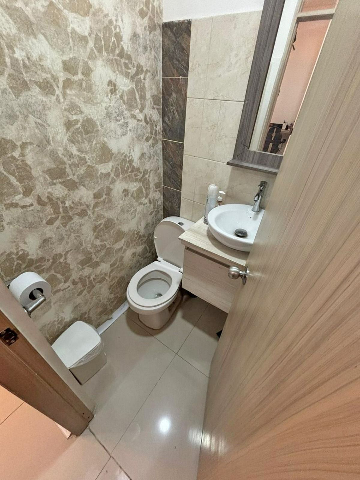 Local en venta Antioquia Medellín Santa Teresita 72 m2 Habitaciones 0 Baños 2 Garajes 0 Precio $550000000