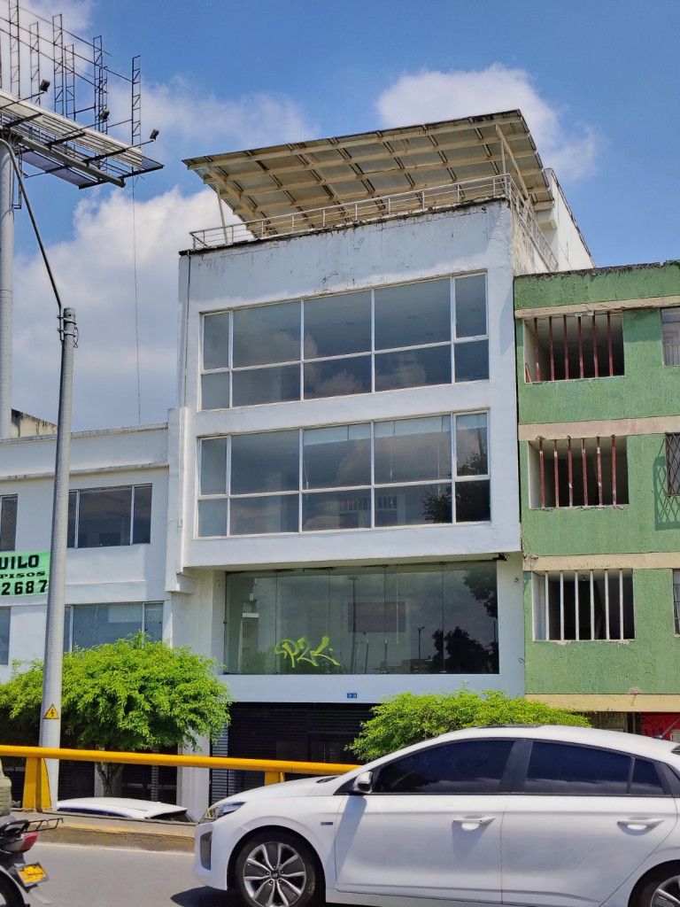 Edificio en venta Valle Del Cauca Cali Los Libertadores 1730 m2 Habitaciones 5 Baños 14 Garajes 15 Precio $3800000000