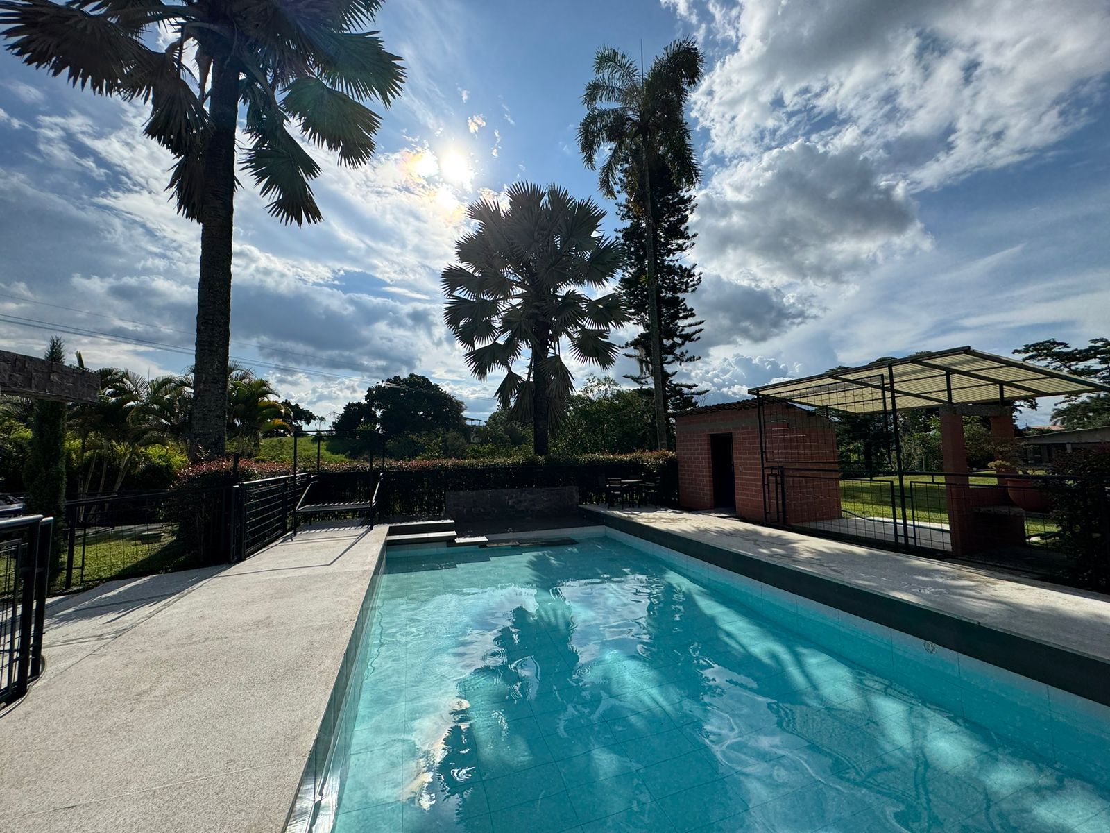 Casa Campestre en arriendo Risaralda Pereira Corregimiento Morelia 150 m2 Habitaciones 4 Baños 4 Garajes 4 Precio $1500000