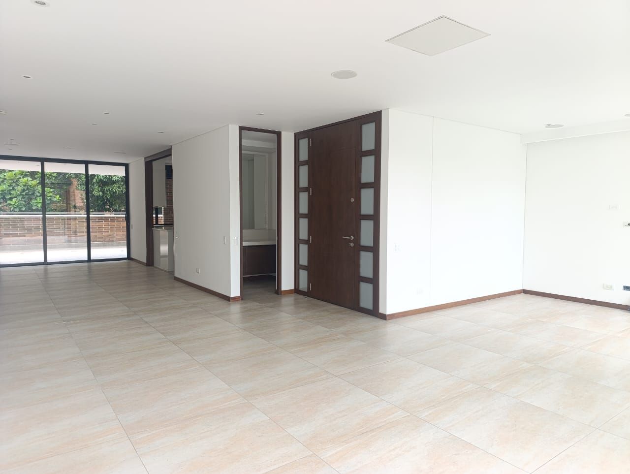 Apartamento en arriendo Antioquia Medellín Boston 280 m2 Habitaciones 3 Baños 5 Garajes 2 Precio $16000000