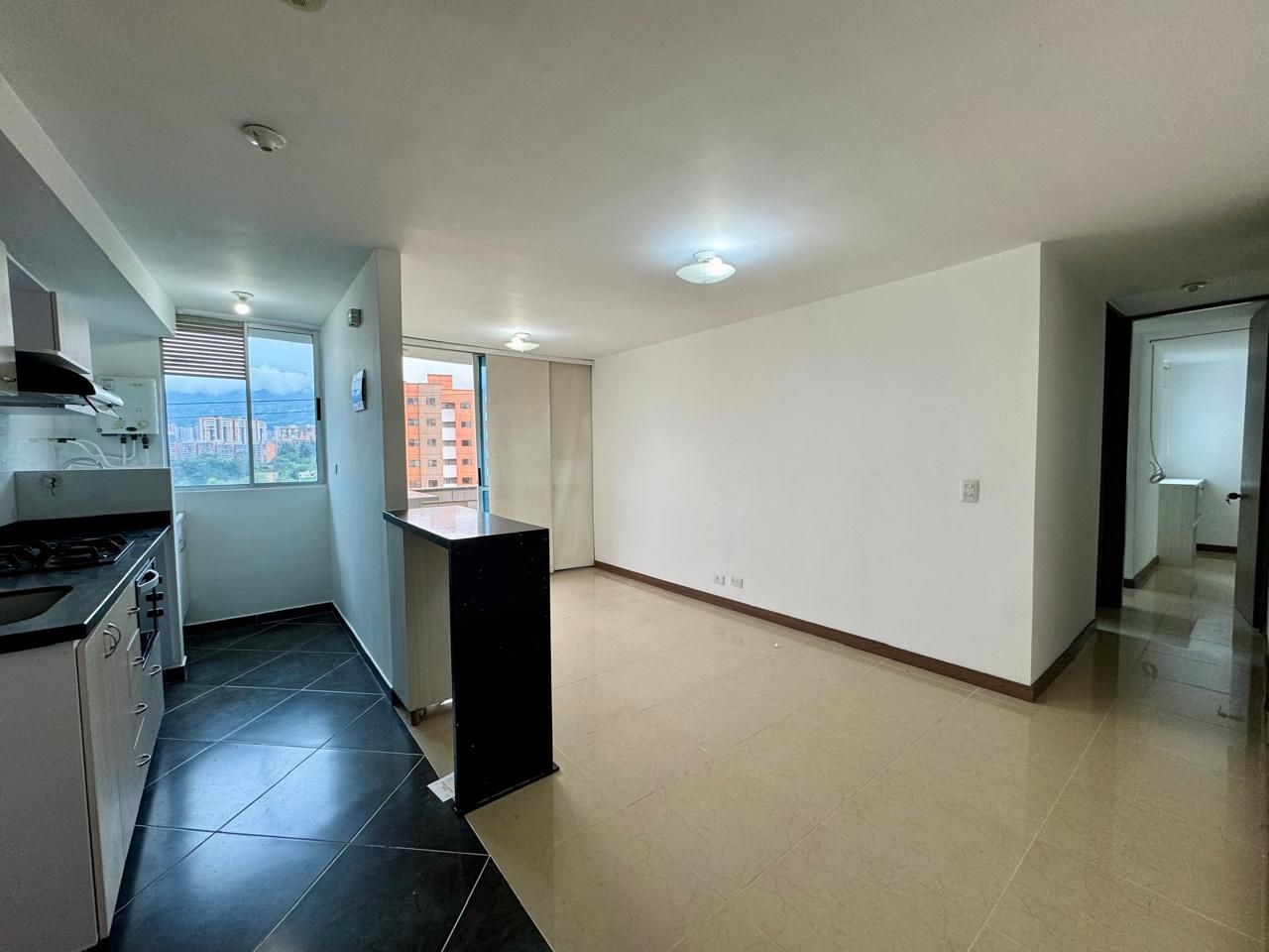 Apartamento en arriendo Antioquia Envigado Loma Del Barro 70 m2 Habitaciones 2 Baños 2 Garajes 1 Precio $2500000