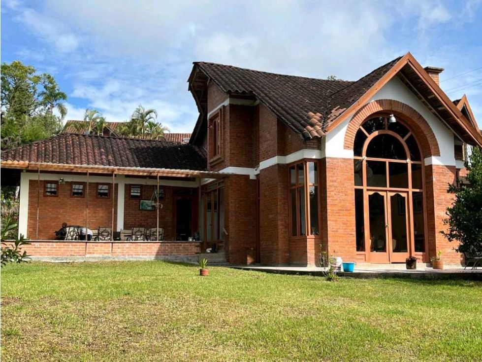 Casa Campestre en venta Quindío Armenia Armenia 440 m2 Habitaciones 5 Baños 5 Garajes 6 Precio $1080000000