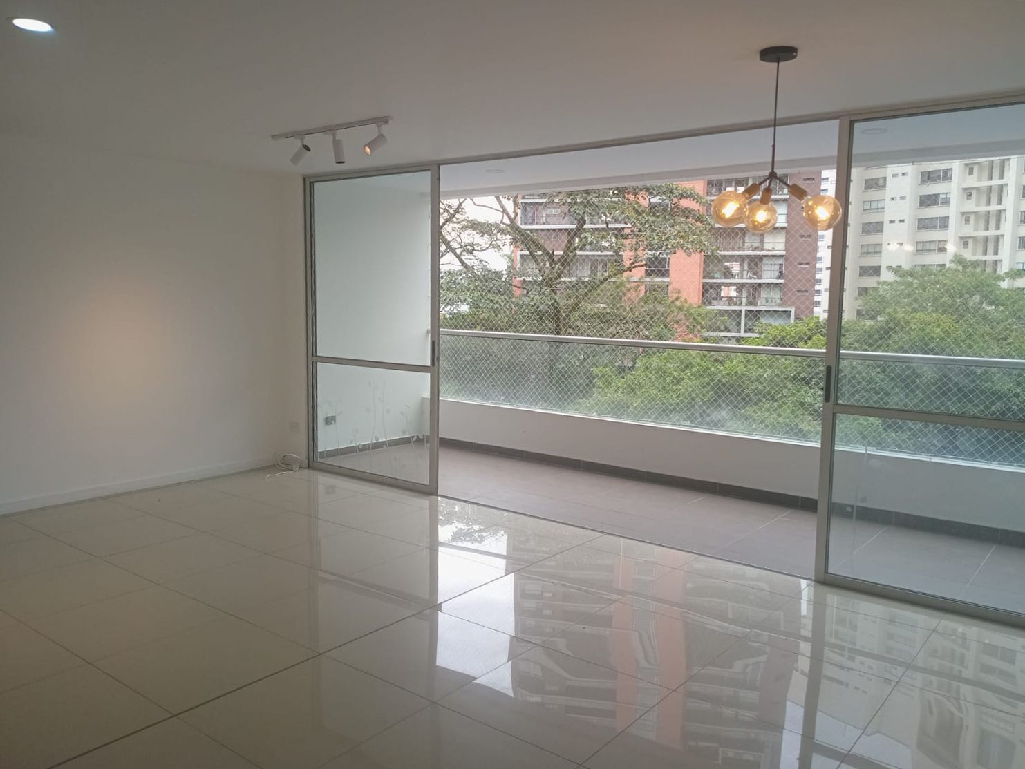 Apartamento en arriendo Antioquia Medellín Los Balsos No2 100 m2 Habitaciones 3 Baños 2 Garajes 2 Precio $5200000