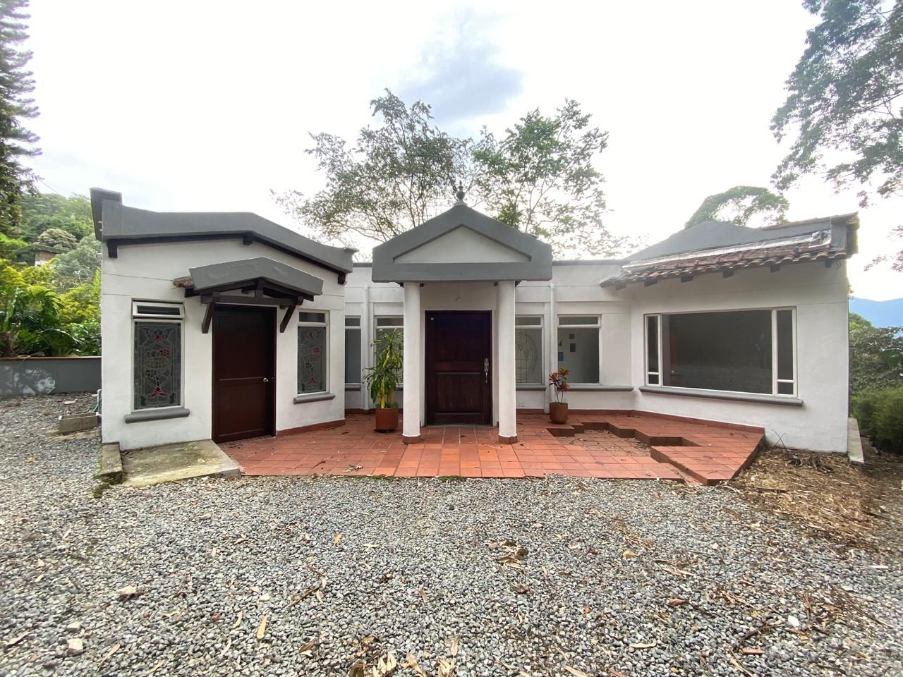 Casa en arriendo Antioquia Envigado La Mesa 362 m2 Habitaciones 3 Baños 3 Garajes 4 Precio $8000000