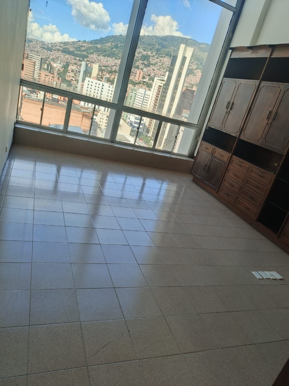 Oficina en arriendo Antioquia Medellín La Candelaria 74 m2 Habitaciones 0 Baños 2 Garajes 2 Precio $3600000