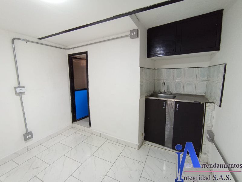 Local en arriendo Antioquia Medellín San Bernardo 9 m2 Habitaciones 0 Baños 1 Garajes 0 Precio $800000