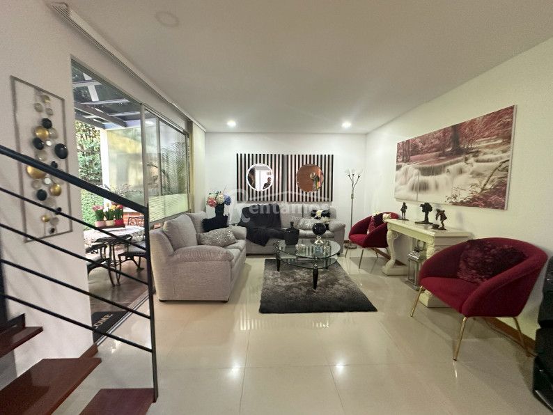 Casa en venta Antioquia Envigado Zúñiga 230 m2 Habitaciones 3 Baños 4 Garajes 4 Precio $1730000000