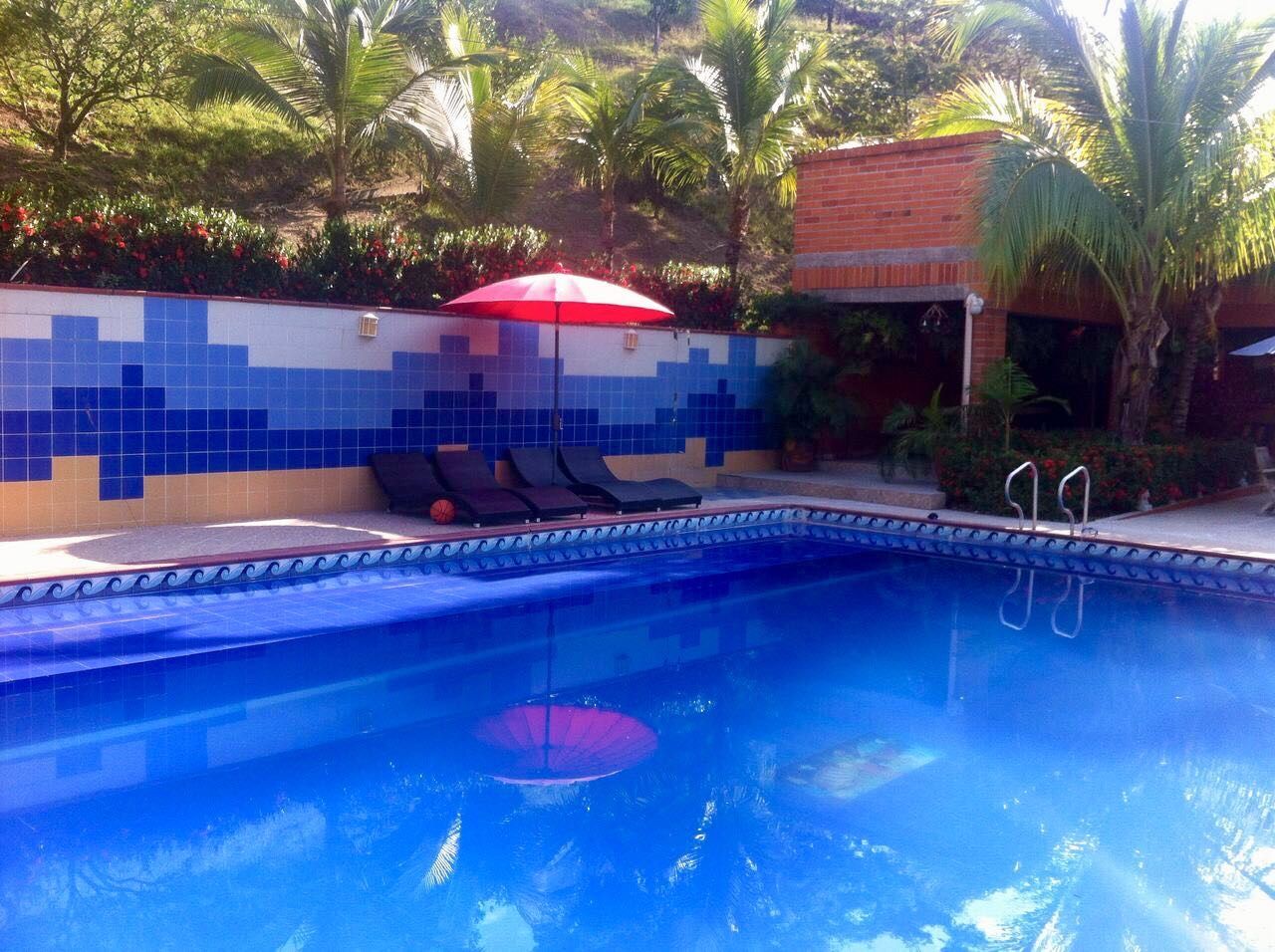 Finca en venta Antioquia Santafé De Antioquia Corregimiento Tonusco 200 m2 Habitaciones 5 Baños 6 Garajes 6 Precio $1200000000