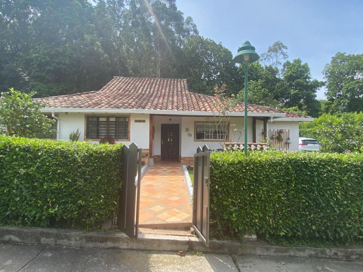 Casa en venta Santander Floridablanca Molinos Altos 200 m2 Habitaciones 4 Baños 3 Garajes 10 Precio $1200000000