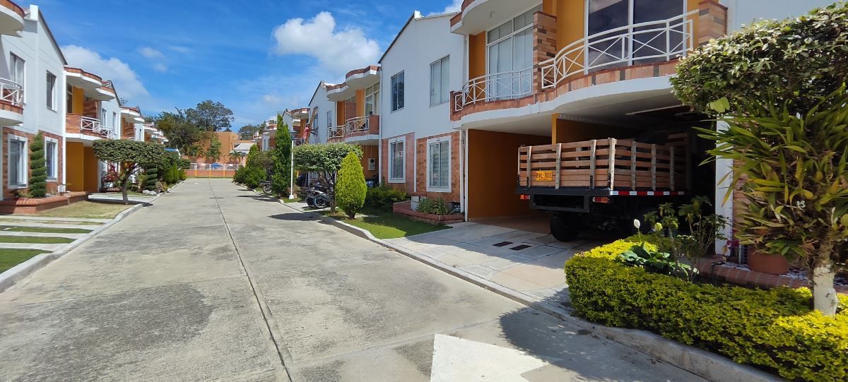 Casa en venta Santander Piedecuesta Villaluz 98 m2 Habitaciones 3 Baños 3 Garajes 1 Precio $530000000