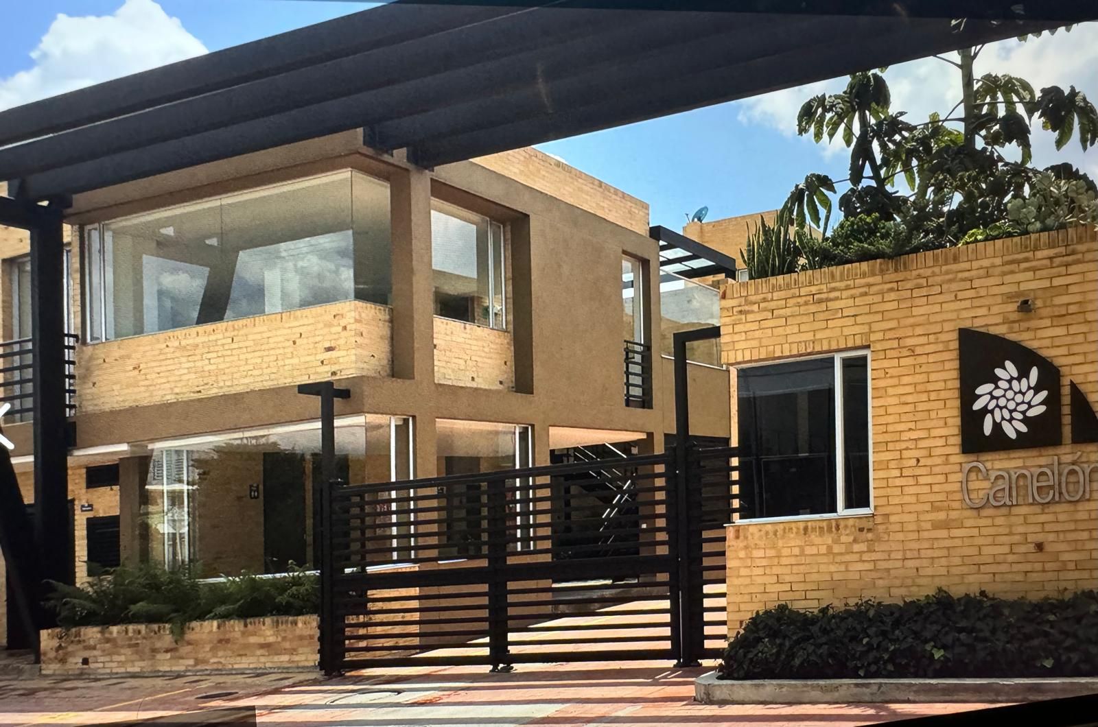 Casa en venta Cundinamarca Cajicá Vereda Calahorra 117 m2 Habitaciones 3 Baños 4 Garajes 2 Precio $650000000