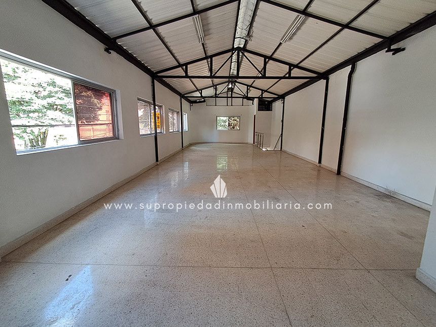 Bodega en arriendo Antioquia Medellín Boston 110 m2 Habitaciones 0 Baños 2 Garajes 0 Precio $3700000