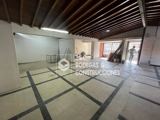 Local en arriendo Antioquia Medellín San Pedro 260 m2 Habitaciones 0 Baños 2 Garajes 0 Precio $6000000