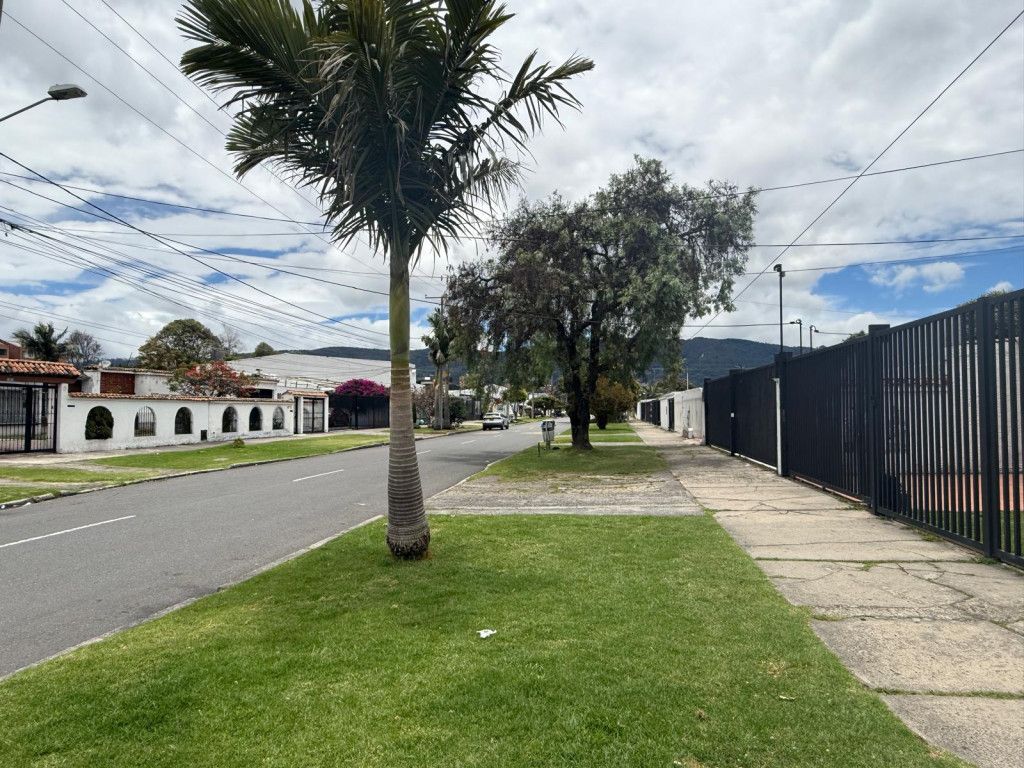 Casa en venta Cundinamarca Bogotá Tierra Linda 300 m2 Habitaciones 10 Baños 7 Garajes 2 Precio $1520000000