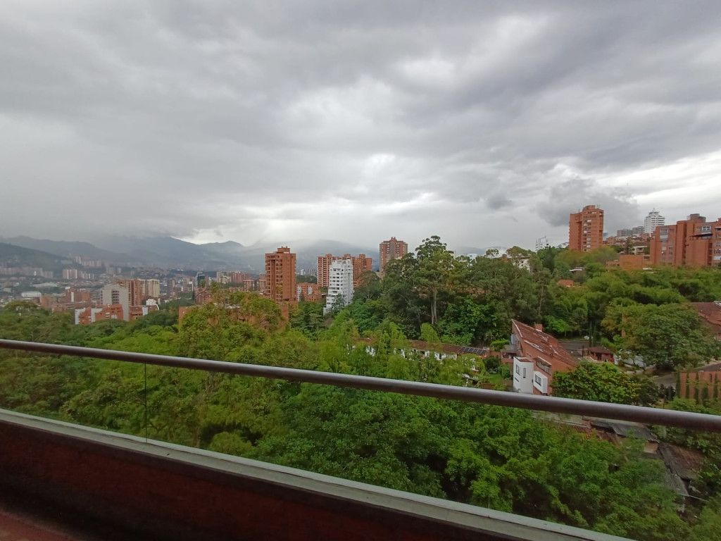 Apartamento en venta Antioquia Envigado Zúñiga 236 m2 Habitaciones 5 Baños 6 Garajes 3 Precio $1800000000
