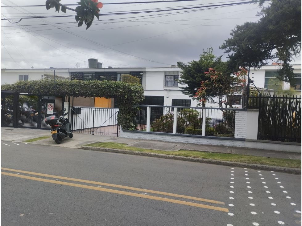 Casa en venta Cundinamarca Bogotá Polo Club 256 m2 Habitaciones 5 Baños 4 Garajes 3 Precio $1200000000