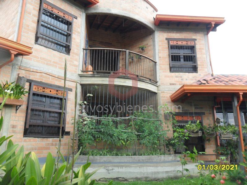 Casa en venta Antioquia Copacabana Simon Bolivar Sb centro 4591 m2 Habitaciones 4 Baños 4 Garajes 6 Precio $1350000000