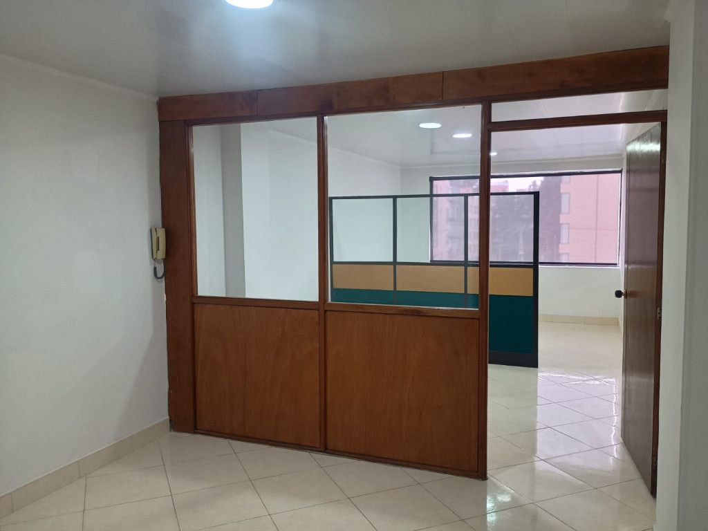 Oficina en venta Cundinamarca Bogotá Santa Barbara Occidental 35 m2 Habitaciones 0 Baños 1 Garajes 2 Precio $280000000