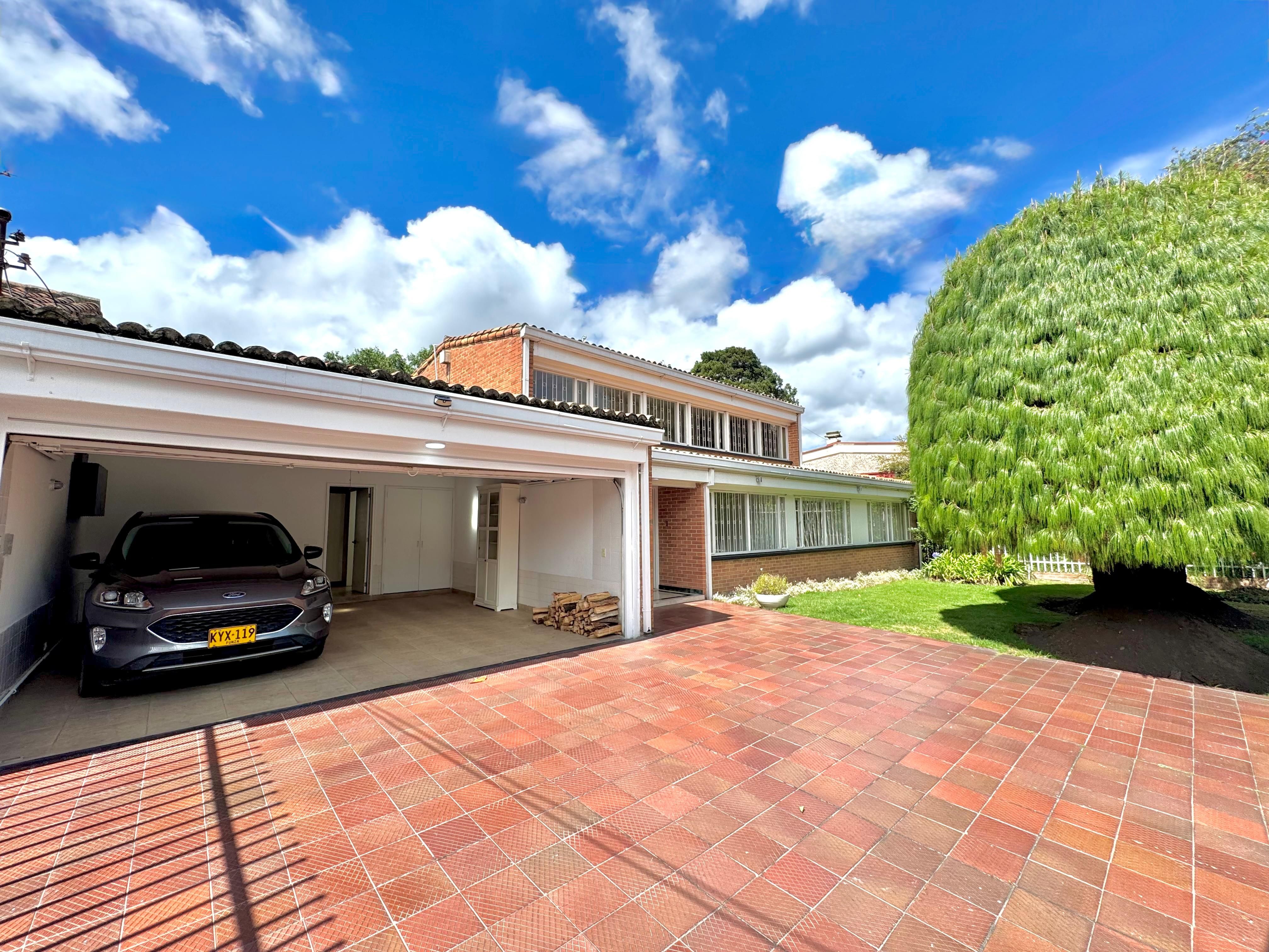 Casa en arriendo Cundinamarca Bogotá Santa Ana Oriental 500 m2 Habitaciones 4 Baños 5 Garajes 2 Precio $15000000