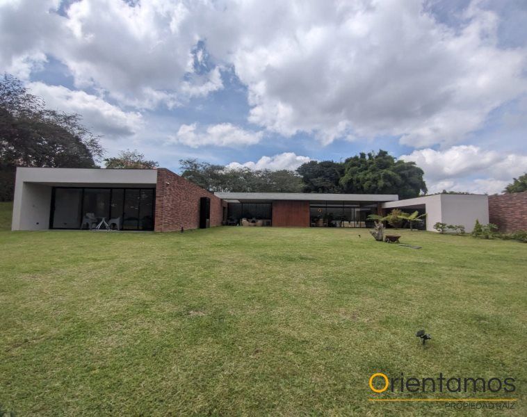 Casa en arriendo Antioquia Rionegro El Porvenir 2400 m2 Habitaciones 4 Baños 4 Garajes 2 Precio $21000000